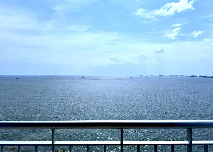 Panoramic Seaview Near Airport Facing The Bay 14h Aparthotel 4*